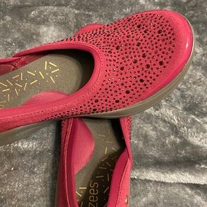 Bzees -Sparkly Slip on 9.6